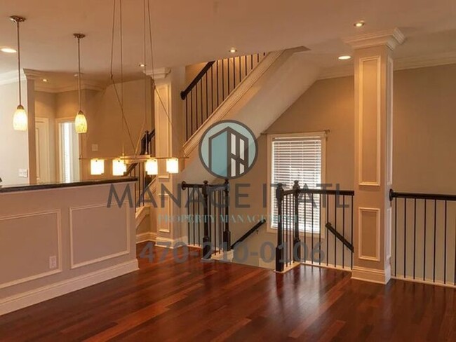 Building Photo - Modern 3 Bedroom Townhome in Peachtree Cor...