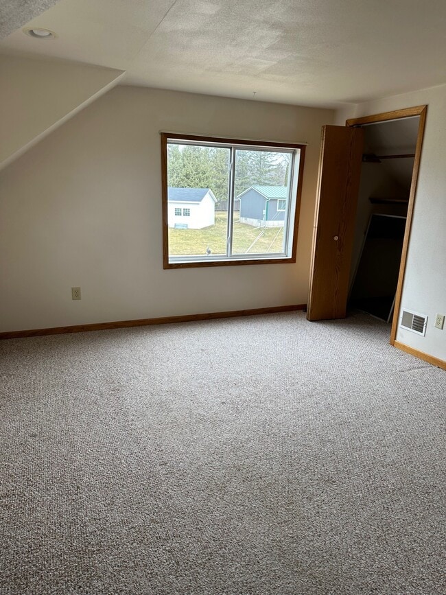 Building Photo - 924A W Blodgett St