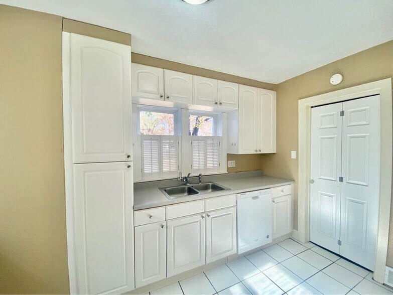 Building Photo - 3914 53rd St