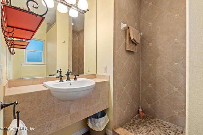 Building Photo - 1708 Castile St