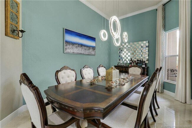 Building Photo - 5628 SW Gray Fox Dr