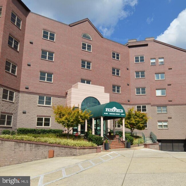 Building Photo - 102 Mercer Ct