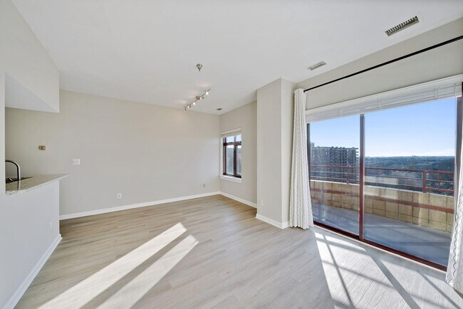Building Photo - 2400 Clarendon Blvd