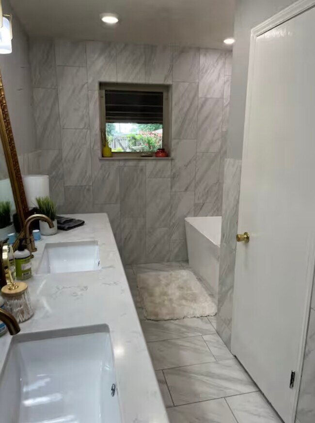 Building Photo - 910 Washington St