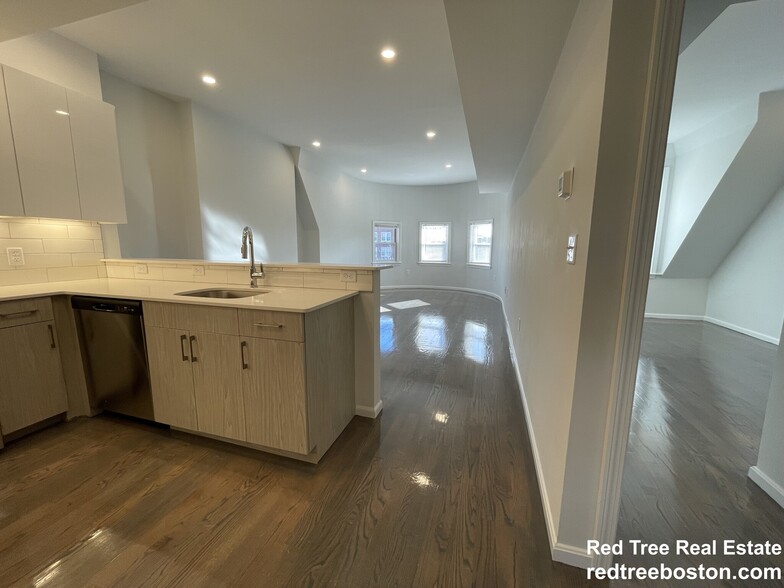 Building Photo - 1406 Beacon St