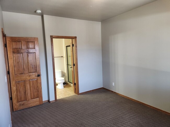 Building Photo - 200 E Malibu Dr