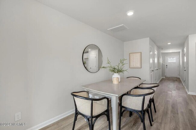 Building Photo - 7787 Pennycress Dr