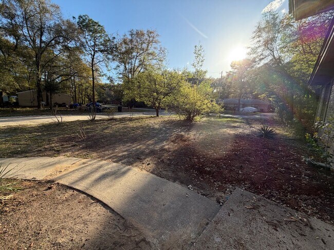 Building Photo - Updated 3BR/2BA Near Parks, Golf, Shopping, and the St. Marks Trail