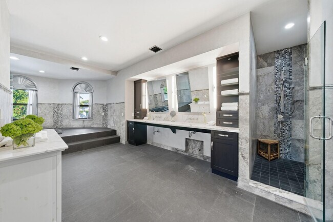 Building Photo - 10270 SW 58th St