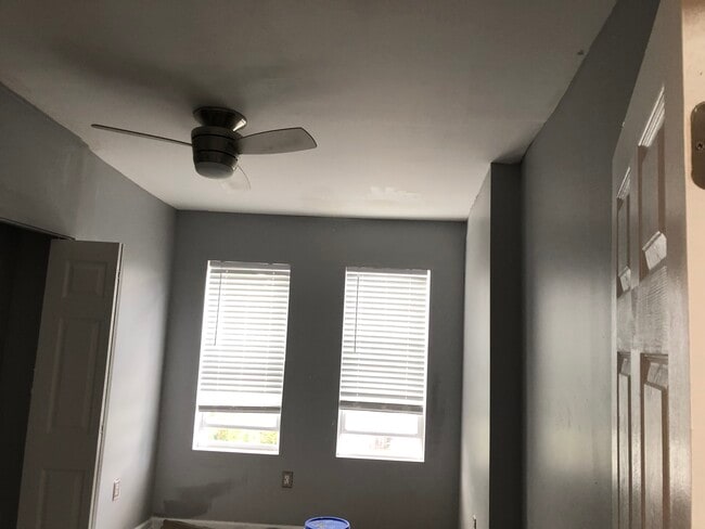 Building Photo - 405 S Vincent St