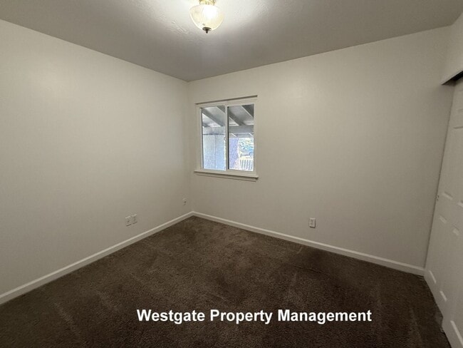 Building Photo - 864 Crinella Dr