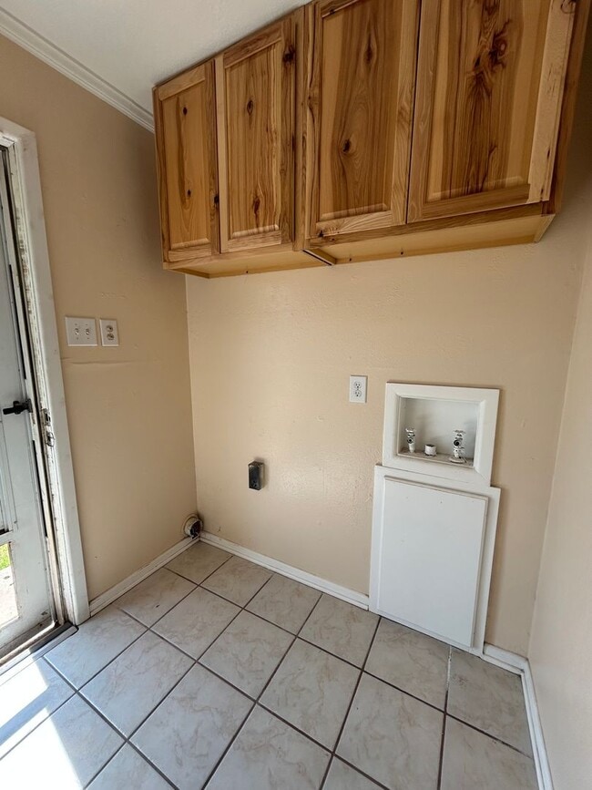Building Photo - Recently reduced!!!  Beautiful home in a g...
