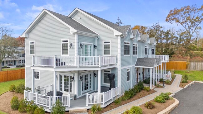 Building Photo - The Landing at Guilford