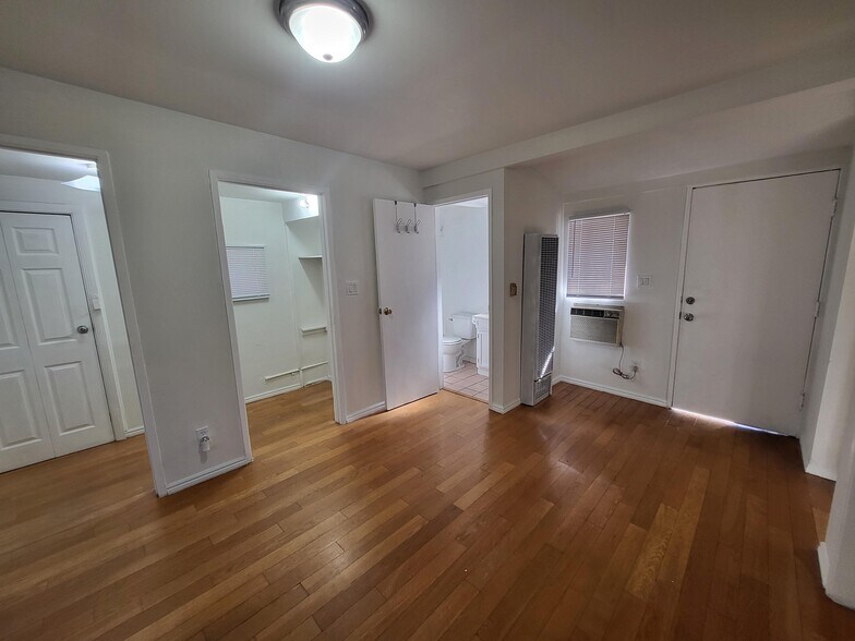 Building Photo - 346 S Ave 19