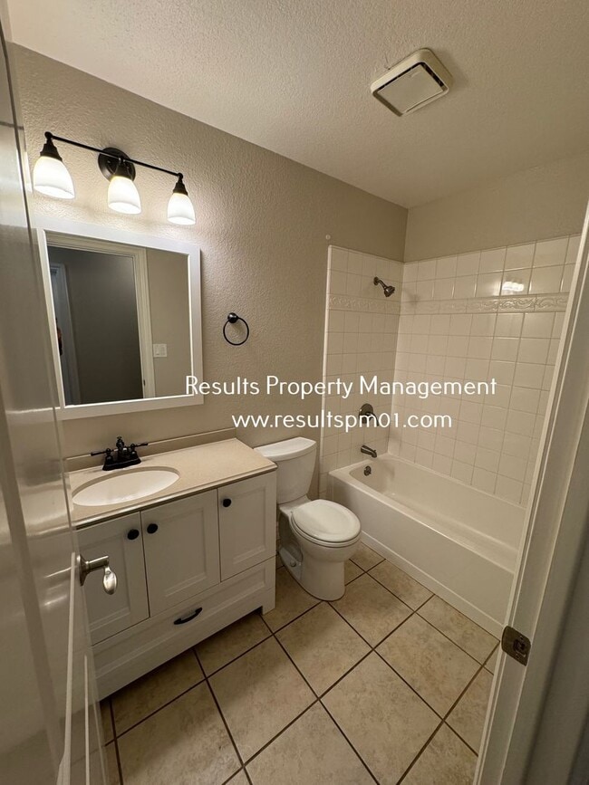 Building Photo - Rocklin 3 Bed 2 Bath Gem POOL