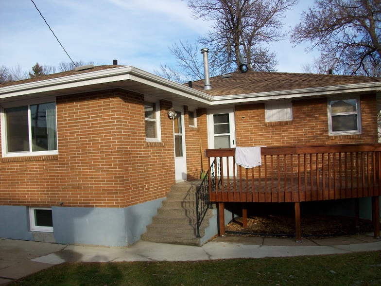 Building Photo - 303 4th Ave NW