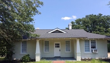 Building Photo - One Month's Free Rent!