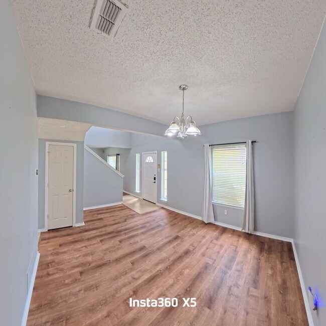 Building Photo - 1209 Montclair Dr