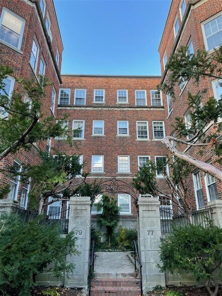 Building Photo - 77 Martin St
