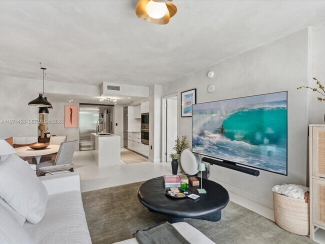 Building Photo - 9521 E Bay Harbor Dr