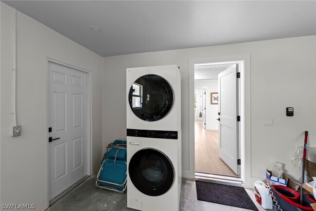 Building Photo - 548 Boulder Dr