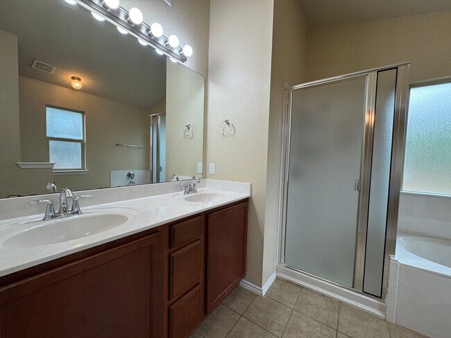 Building Photo - 6908 Golden Oak Ln