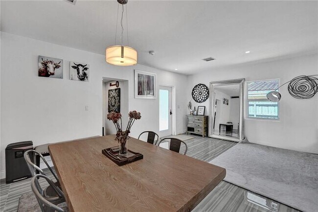 Building Photo - 1732 NE 173rd St