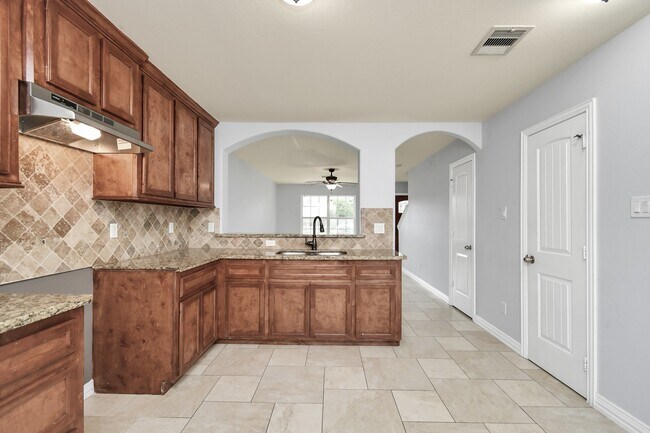 Building Photo - 10022 Raymondville Rd