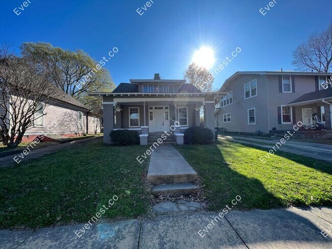 Primary Photo - 1921 S Summit St