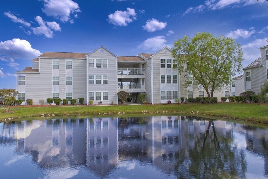 Building Photo - 2269 Essex Dr