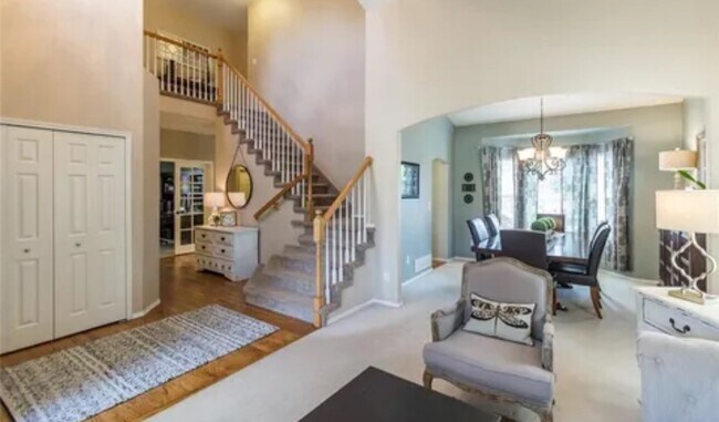 Building Photo - 1333 Lookout Springs Dr