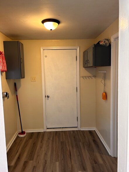 Laundry hookups next to kitchen. Back door leads to parking - 2007 Main St