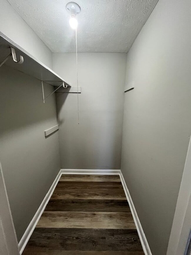 Building Photo - 2082 Fairmont Ct