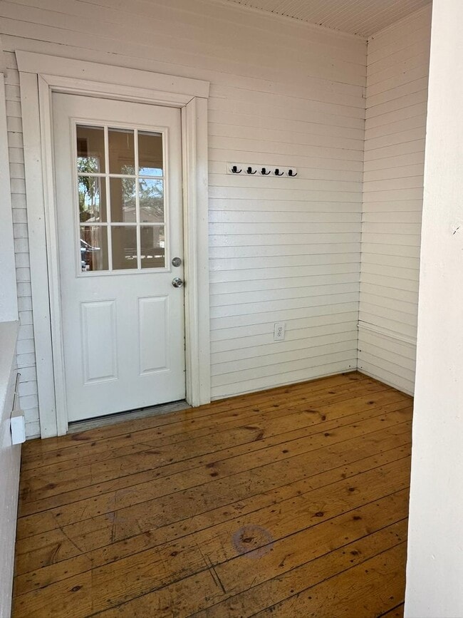 Building Photo - Cute Bungalow - 2Bed 1Bath - Duplex in Downtown Grand Junction!!!