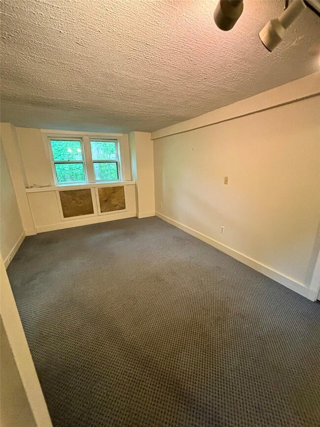Building Photo - 50 NY-343
