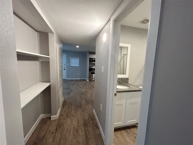 Building Photo - 2810 Beauchamp St