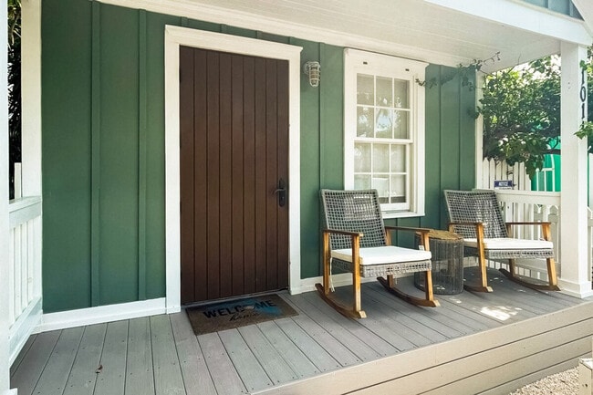 Building Photo - 1011 Howe St