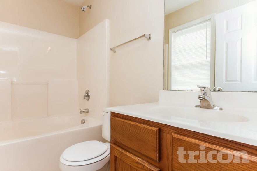 Building Photo - 10417 Hugue Way