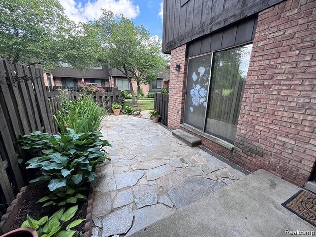 Building Photo - 37313 Clubhouse Dr