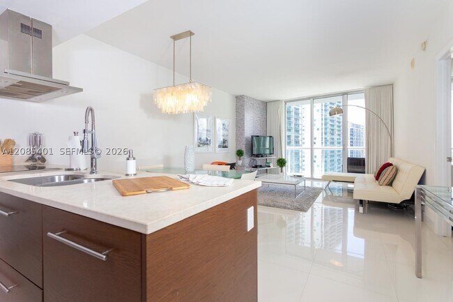 Building Photo - 485 Brickell Ave