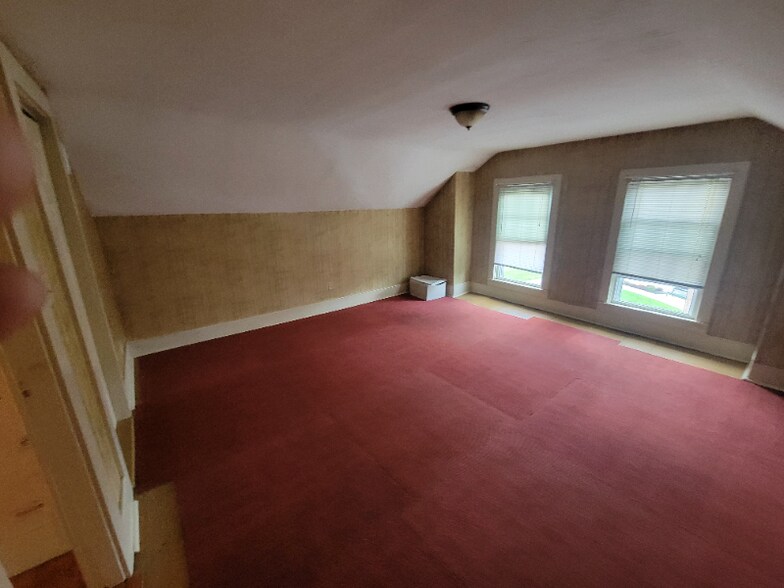 Building Photo - 4 Farnsworth Ct