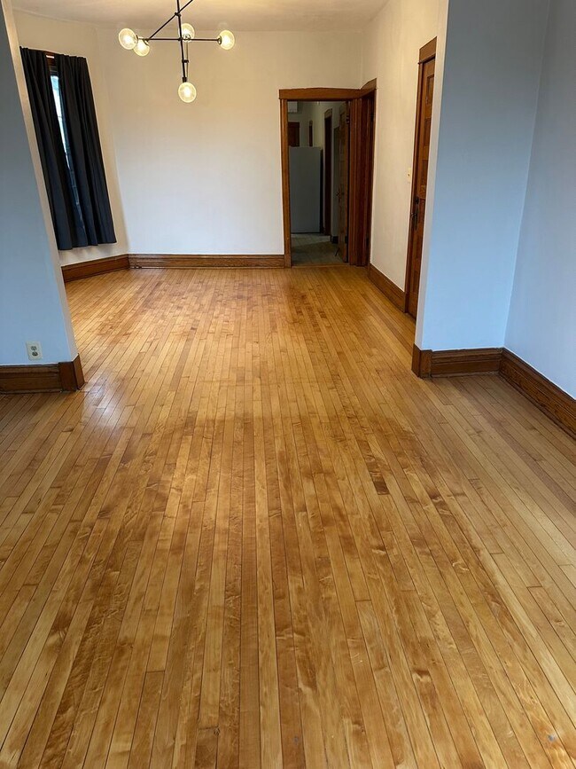 Building Photo - 2611 W Walton St