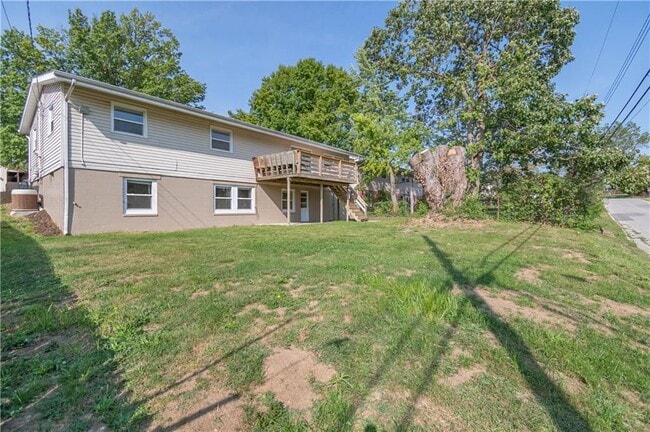Building Photo - 40 Glenview Dr