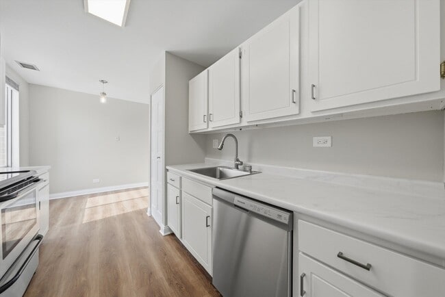 Building Photo - 4000 Triumvera Dr