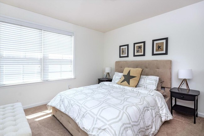 Building Photo - 2040 Hickory Brook Dr