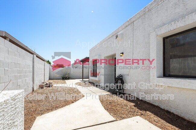 Building Photo - 938 E Villa Maria Dr