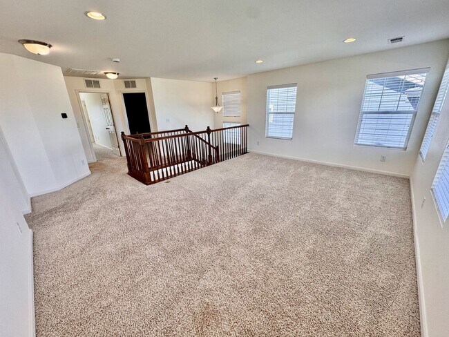 Building Photo - Large 4 bedroom home with a Fully Finished...