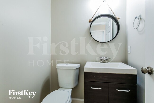 Building Photo - 2530 NE 41st Terrace