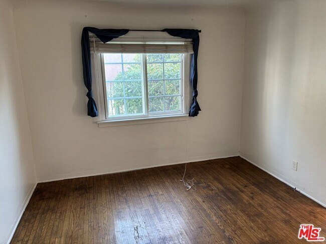 Building Photo - 130 E Hillcrest Blvd