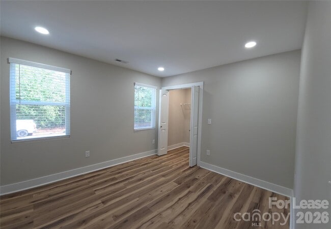 Building Photo - 2728 Crawford Ave